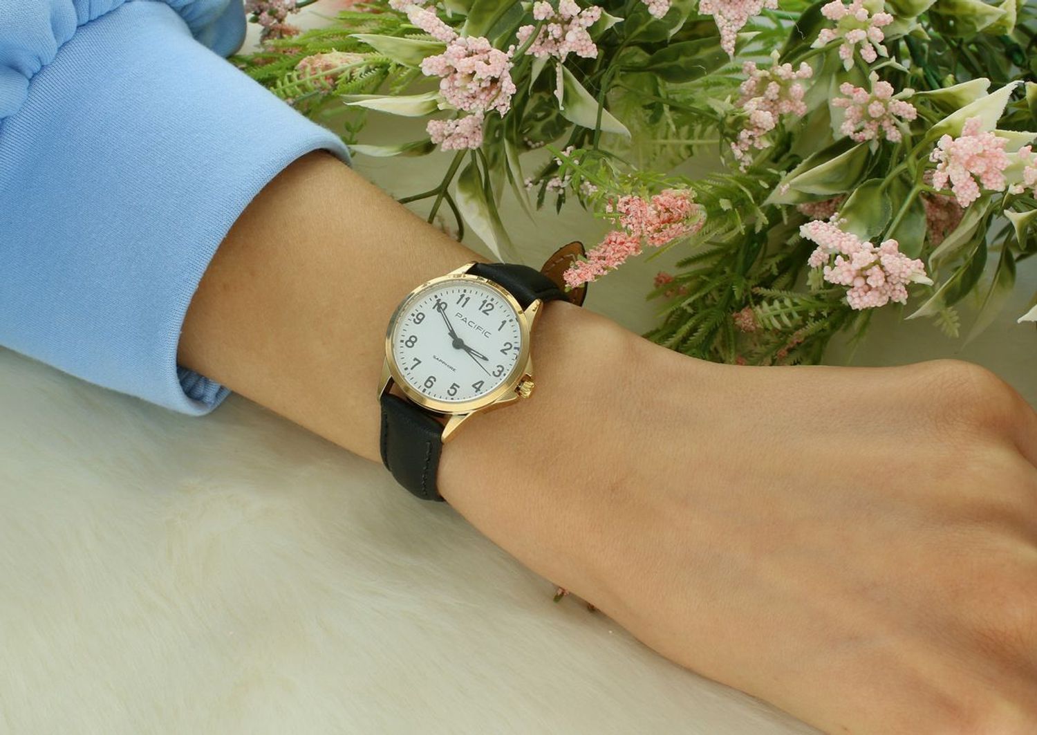 Zegarek Pacific Sapphire BLA-1101-03 – Zegarek Damski Złoty z Białą Tarcza i Czarnym Skórzanym Paskiem.jpg