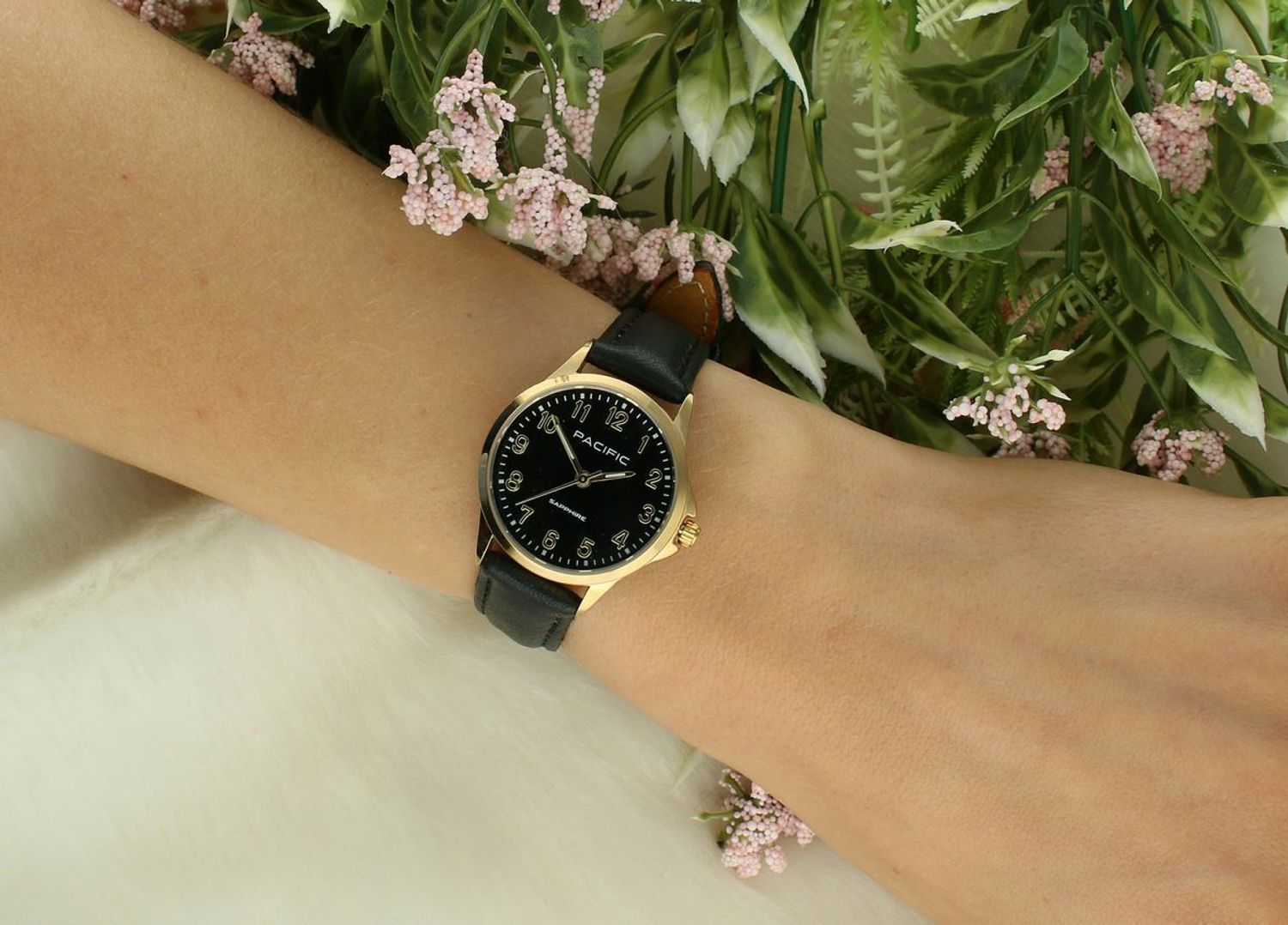 Zegarek Damski Pacific Sapphire BLA-1101-04 – złoty, czarna tarcza, szafirowe szkło.jpg