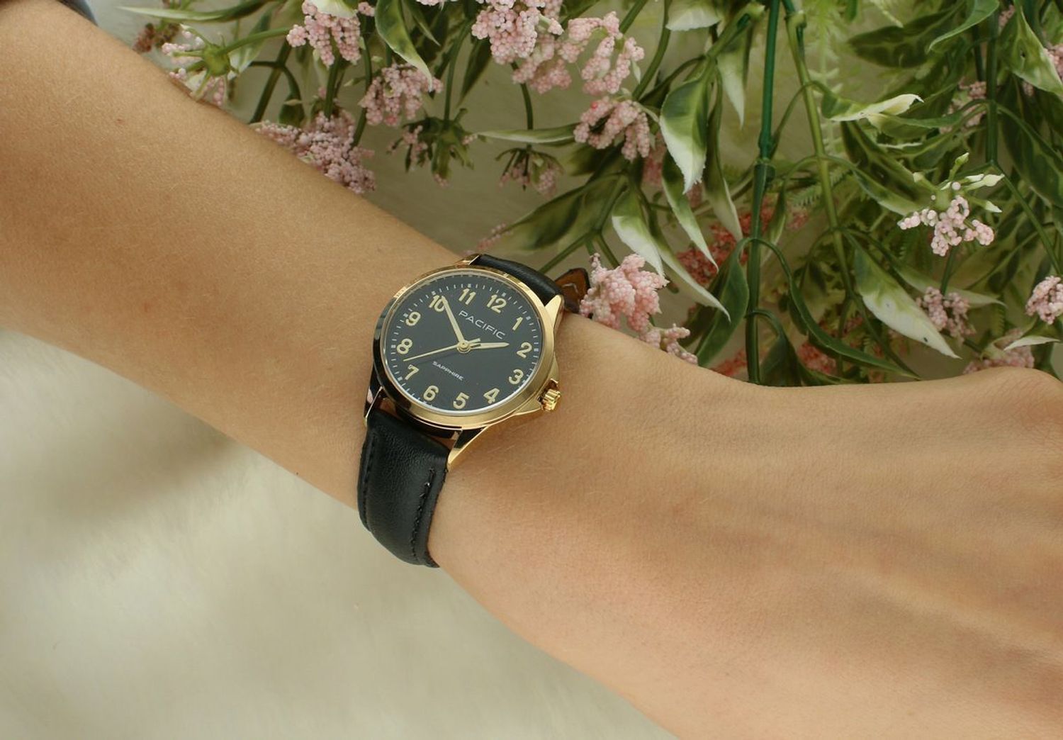 Zegarek Damski Pacific Sapphire BLA-1101-04 – złoty, czarna tarcza, szafirowe szkło.jpg