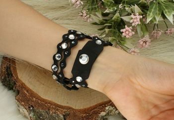 Bransoletka czarna z białymi kryształami Swarovski Dotty Elegant Crystal tył.jpg