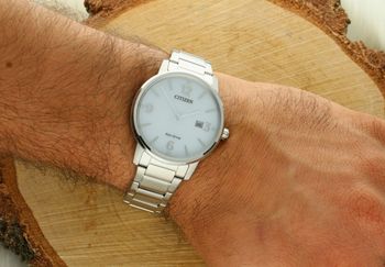 Zegarek męski Citizen BM6755-71A – klasyczny model z mechanizmem Eco-Drive. Biała tarcza, stalowa bransoleta, datownik i 180 dni rezerwy mocy. Styl, precyzja i japońska jakość.2.jpg
