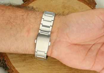 Zegarek męski Citizen BM6755-71A – klasyczny model z mechanizmem Eco-Drive. Biała tarcza, stalowa bransoleta, datownik i 180 dni rezerwy mocy. Styl, precyzja i japońska jakość.4.jpg