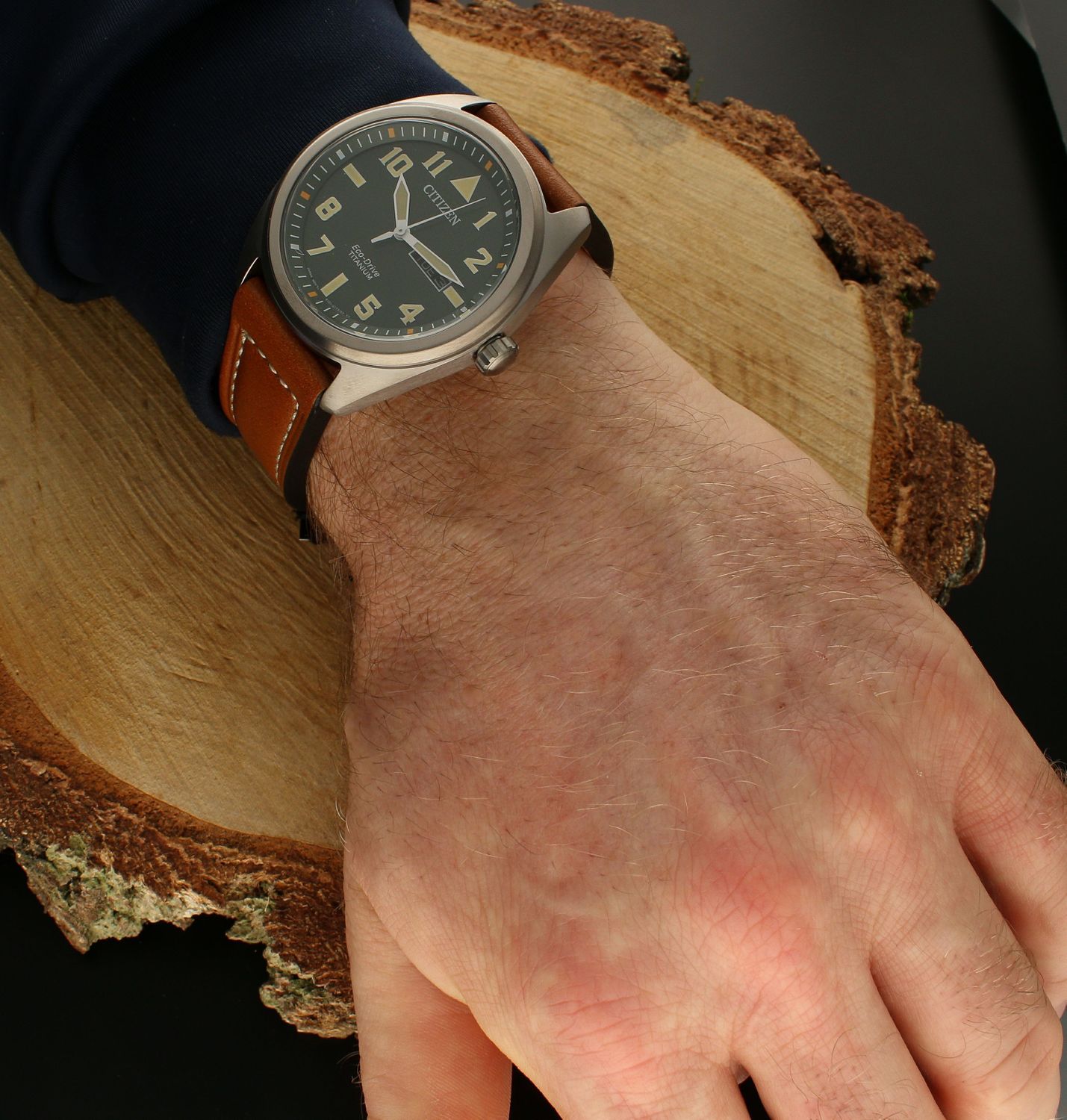 Zegarek męski z zieloną tarczą tytanowy Citizen Eco Drive BM8560-11XE.jpg