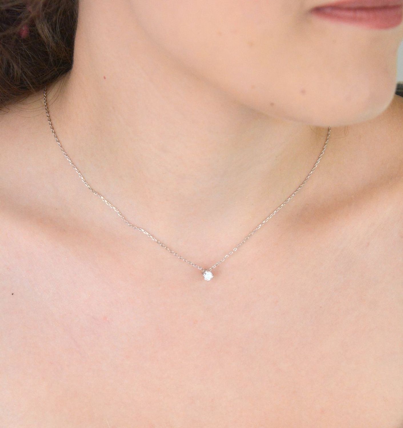 Srebrny naszyjnik z moissanitem 0,30 ct – szlif brylantowy, certyfikat GRA  Brizzling Jewels.jpg