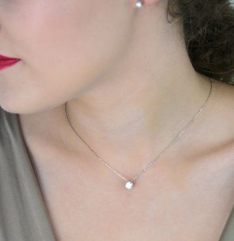 Naszyjnik ze srebra 925 z białym moissanitem 6 mm w czterech łapkach. Elegancki, certyfikowany dodatek na każdą okazję. Model CQ BMCP066-6 (6).JPG