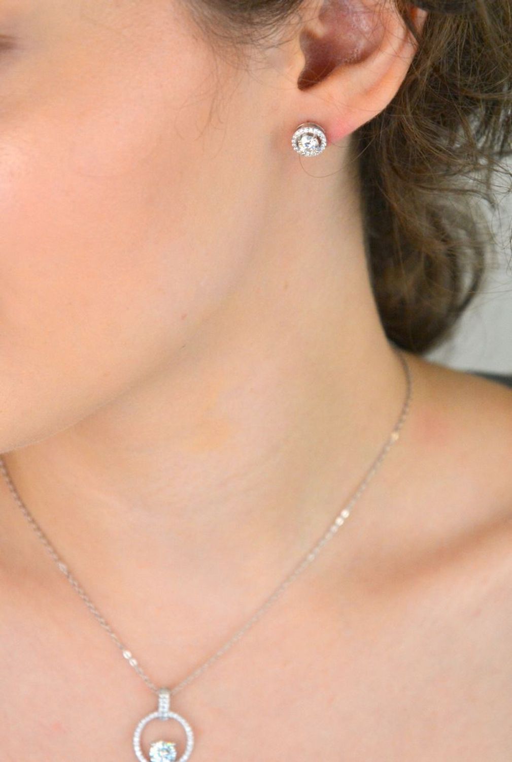 Srebrne kolczyki z moissanitem 0,50 ct – szlif brylantowy, srebro 925.jpg