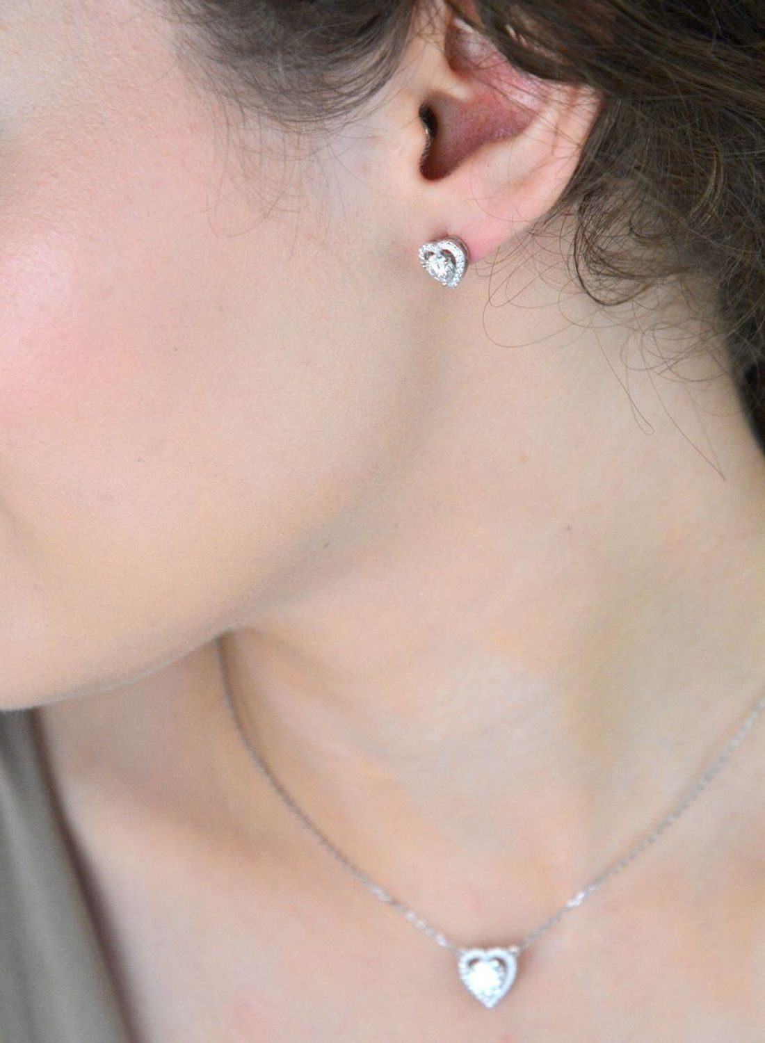 Kolczyki srebrne z moissanitem 0,50 ct – Brizzling Jewels  Kształt serca, certyfikat GRA.jpg