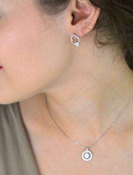 Kolczyki srebrne z moissanitem 0,60 ct (5,5 mm), certyfikat GRA, powłoka z rodu i palladu. Elegancki styl i jakość Brizzling Jewels. Idealny wybór na prezent (5).JPG