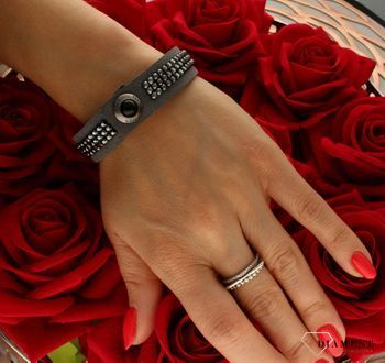 Bransoletka Swarovski szara z czarnymi kryształami BMESH3HJ. Bransoletka wykonana z szarej Alcantary® oraz ekskluzywnych kryształów Swarovski® (2).jpg