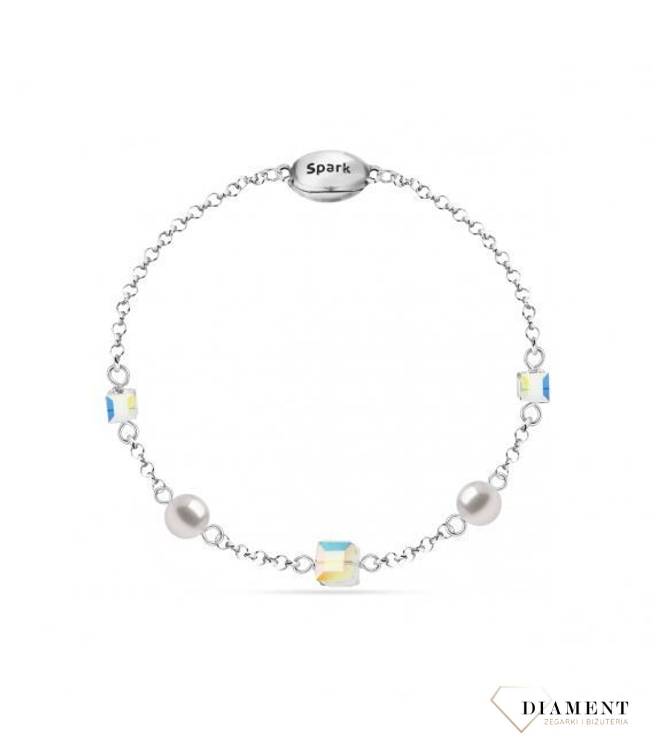 Bogato zdobiona bransoletka srebrna marki Spark posiada kilka bardzo interesujących detali. Na delikatnym łańcuszku umieszczono lśniące kryształki Swarovskiego..jpg
