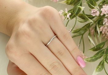 Elegancki pierścionek z moissanitem 1 ct, osadzonym w sześciu łapkach. Srebro 925, szlif brylantowy, certyfikat GRA. Idealny na zaręczyny lub prezent (4).jpg