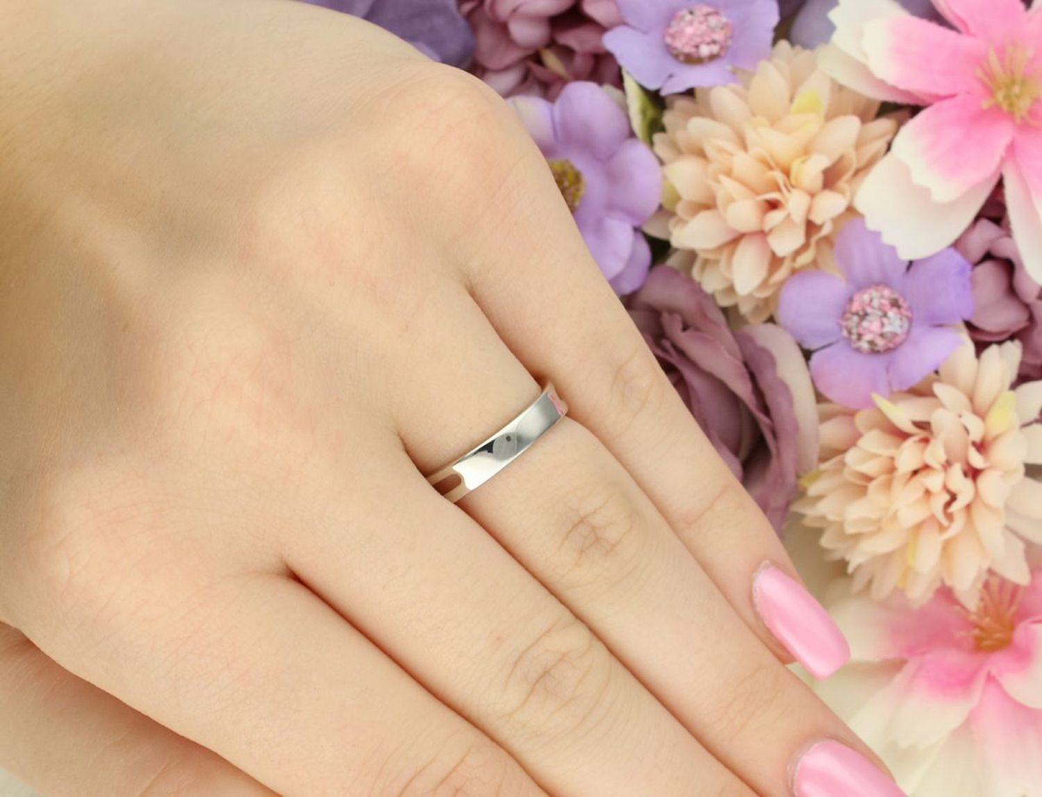 Srebrny pierścionek z dwoma moissanitami 5 mm w czterech łapkach – elegancki i ponadczasowy.jpg