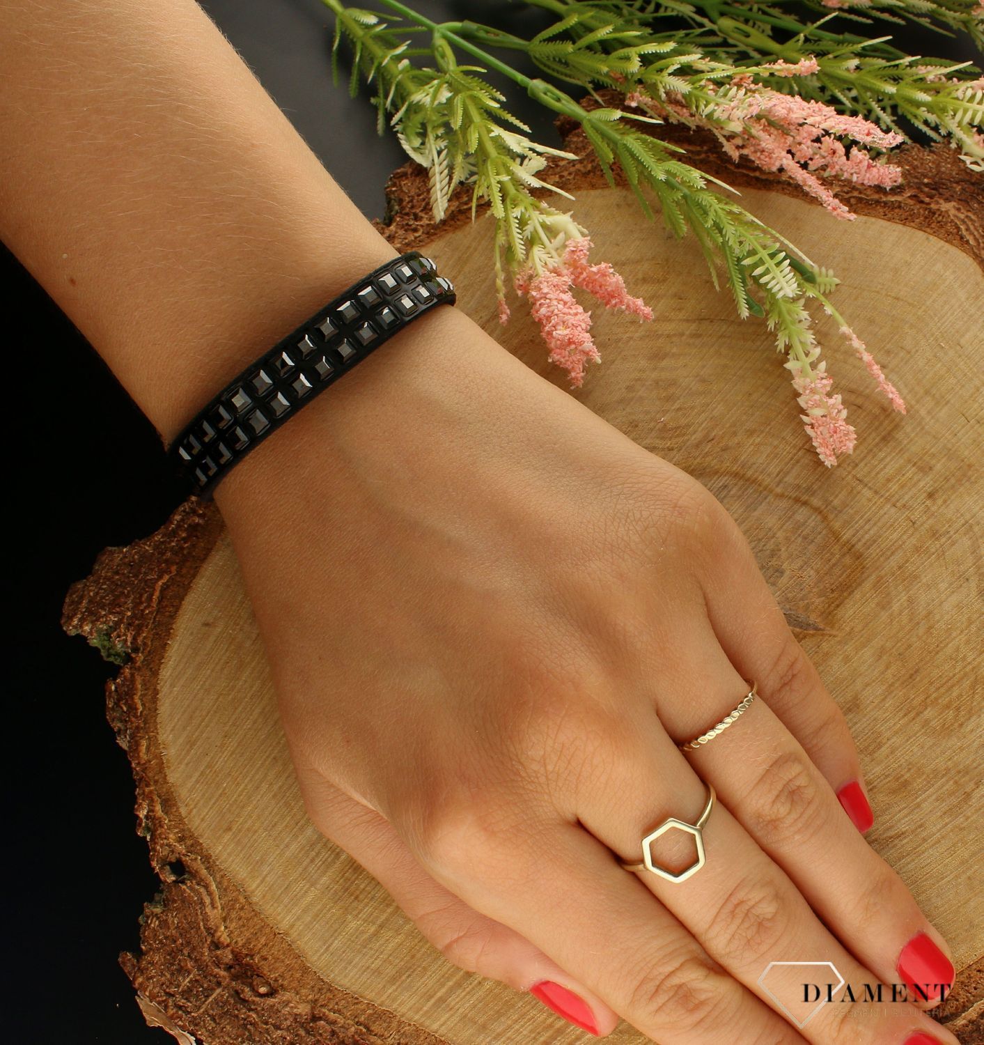 Bransoletka Swarovski czarna z alcantary Rich Rainbow Jet Hematite BNTEXSQ2CZJ. Bransoletka czarna Swarowski. Bransoletka czarna z alcantary z kryształkami Swarovskiego. Bransoletka idealna na pr.jpg