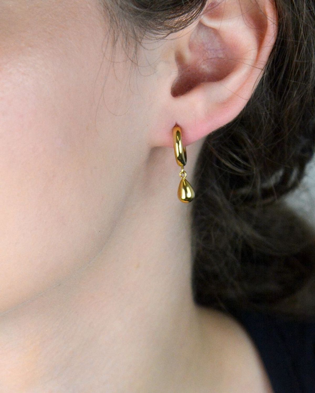 Złote kolczyki Brosway BPC45 z zawieszką kroplą  Okrągłe kolczyki stal 316L PVD (1).jpg