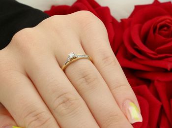 Złoty Pierścionek z Diamentami 0,14 ct – Klasyczna Elegancja  Żółte Złoto 585 BPI2848 Złoty Pierścionek z Diamentami 0,14 ct – Klasyczna Elegancja  Żółte Złoto 585 BPI2848.jpg