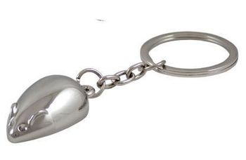 Uroczy brelok BR317 w kształcie myszki, wykonany z metalu. Długość 9,5 cm. Pakowany w eleganckie czarne flokowane pudełko z logo. Idealny prezent.3.jpg
