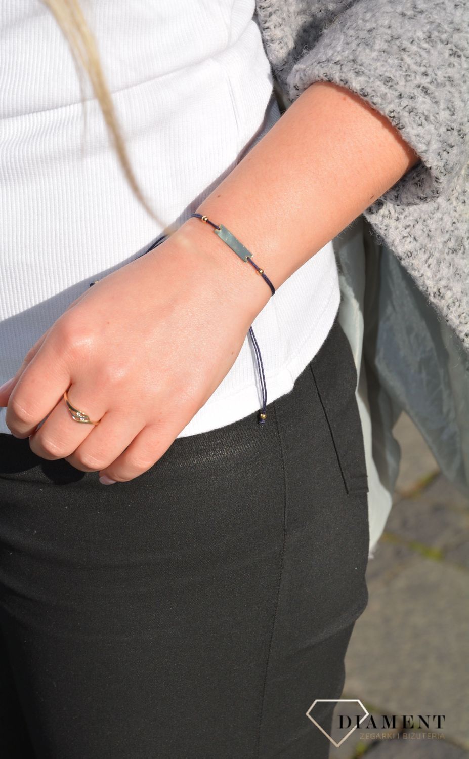 Bransoletka z miejscem na wygrawerowanie napisu, daje możliwość podkreślenia indywidualności i manifestu najważniejszych wartości. To bardzo modny, nowoczesny akcent. 1.jpg