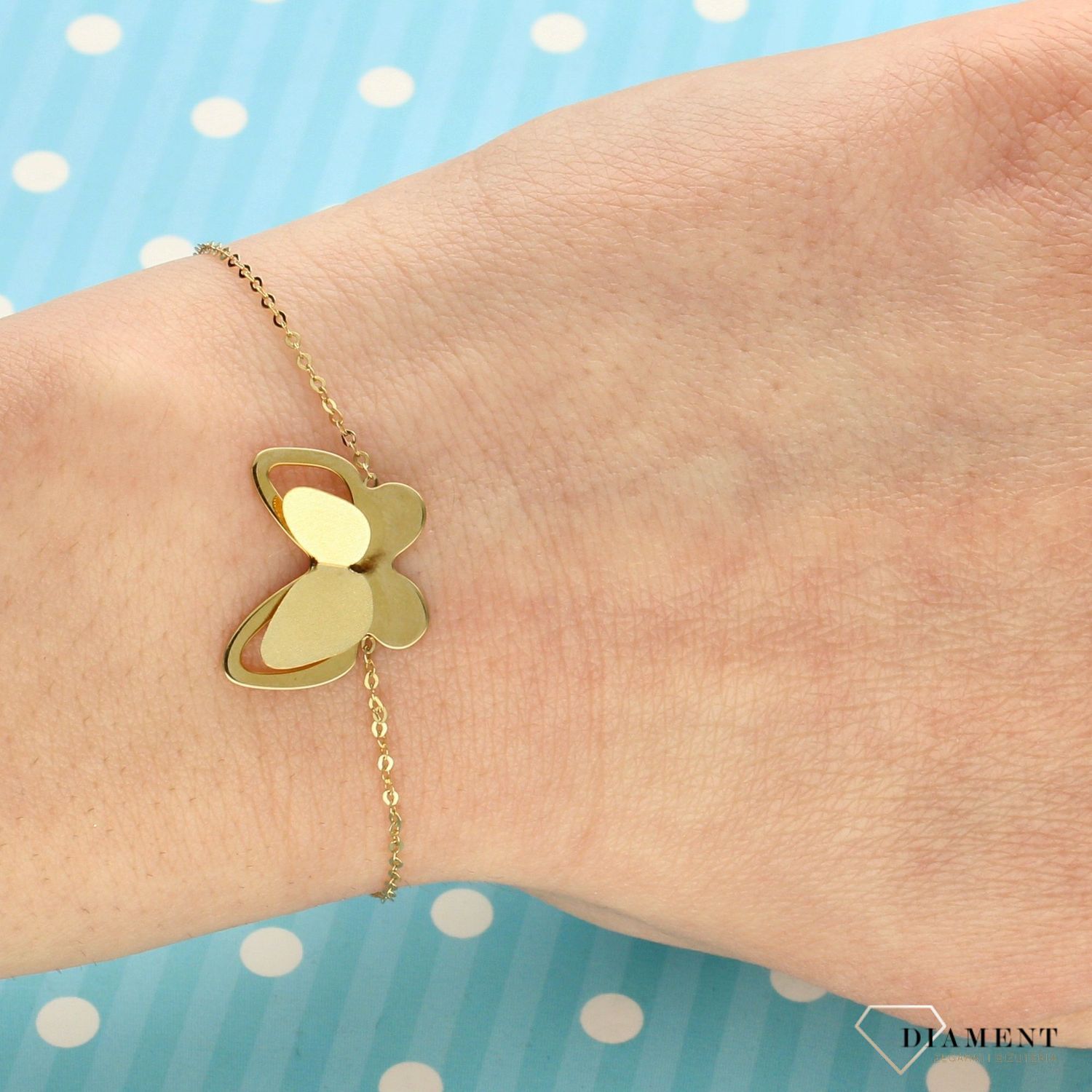 Złota bransoletka typu celebrytka z elementem ozdobnym w postaci motyla wykonany z najwyższej jakości złota próby 585. Idealna na prezent. Zapraszamy!  (1).jpg