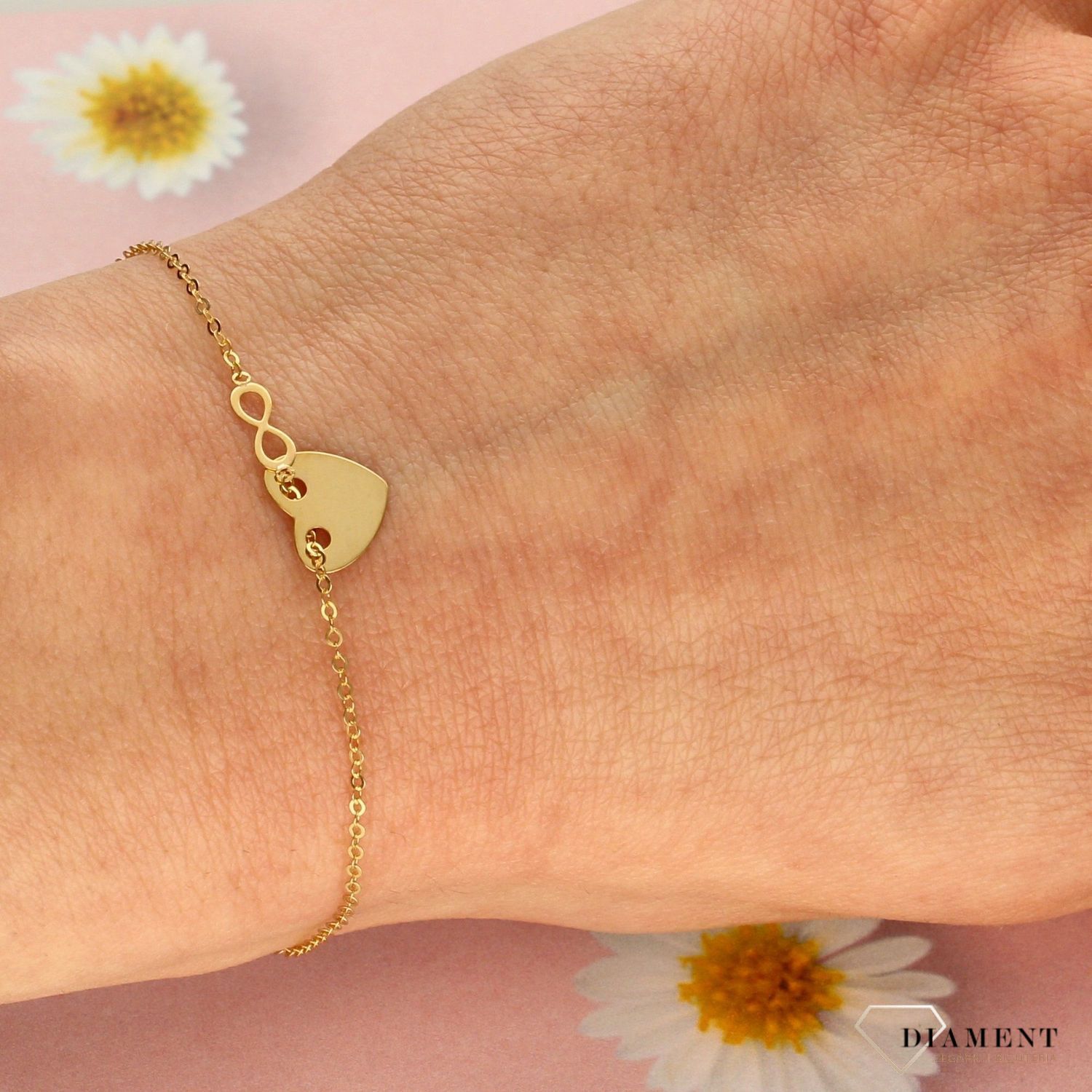 Delikatna złota bransoletka celebrytka z miłosnym motywem serca oraz znaku nieskończoności. Bransoletka wykonana z wysokiej jakości złota próby 585.  (2).jpg