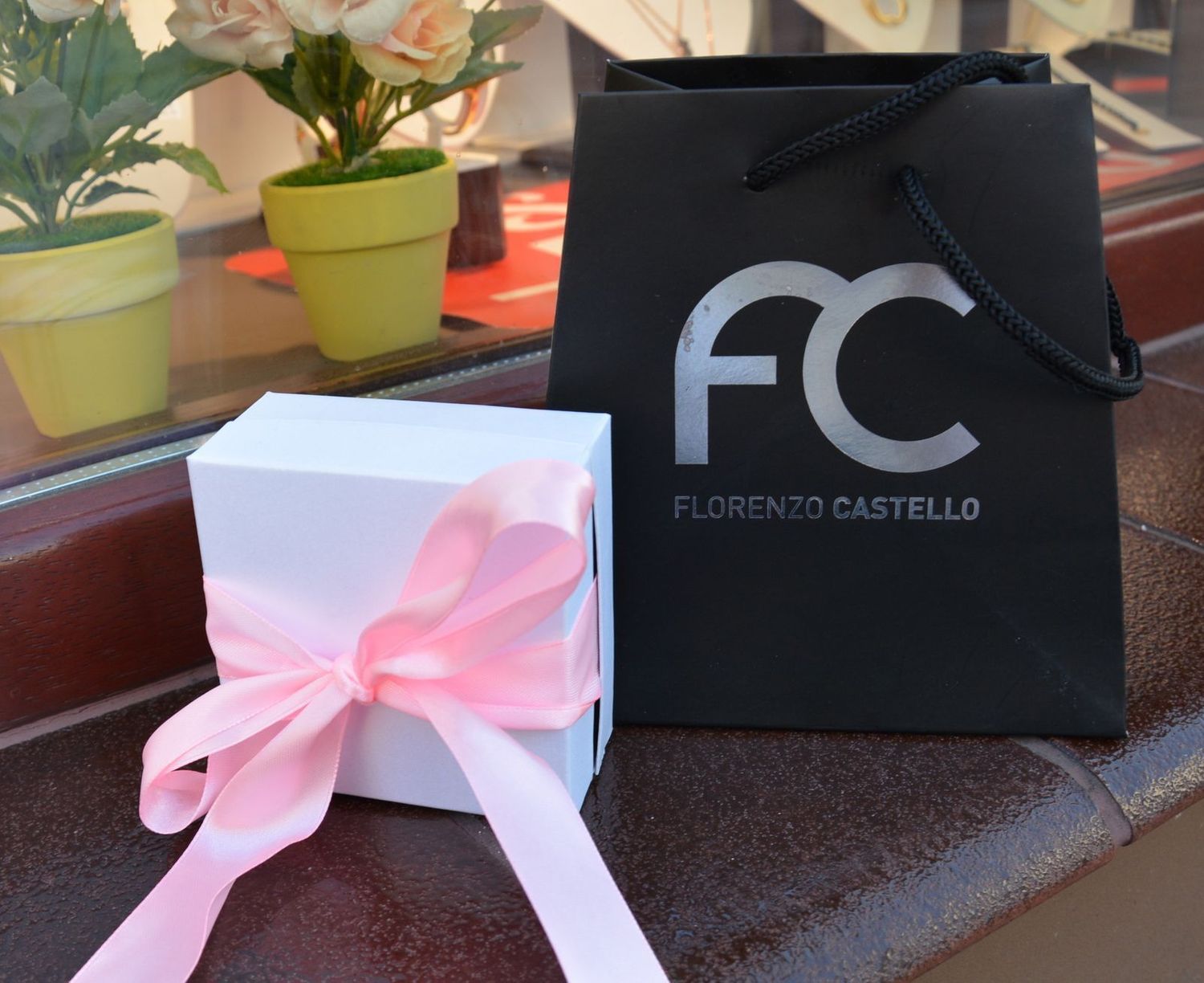 Bransoletka damska skórzana to świetny dodatek, który można nosić do codziennych stylizacji i eleganckich strojów. Idealne na prezent dla kobiet..jpg