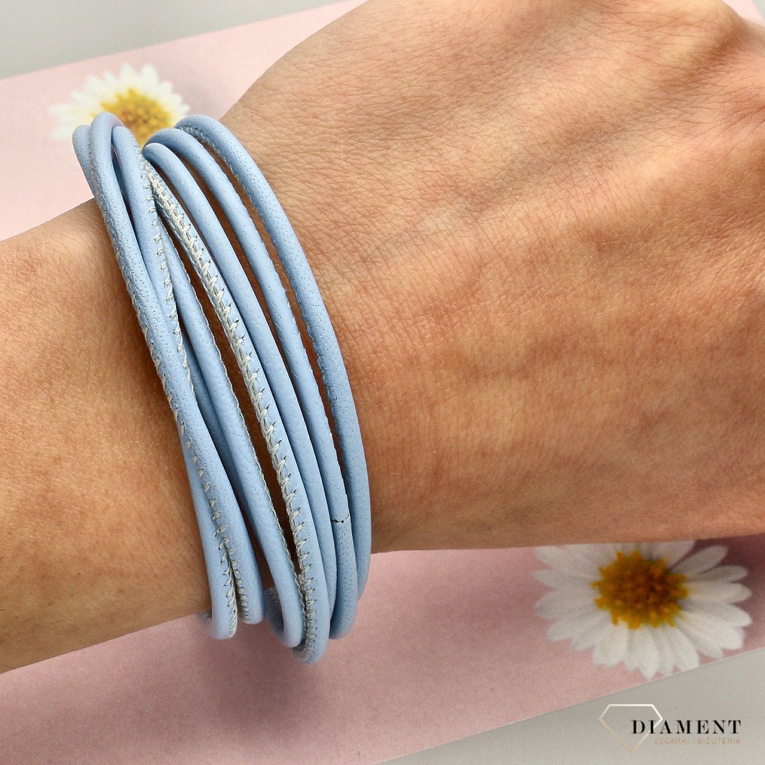 Bransoleta damska skórzana w kolorze błękitnym.jpg