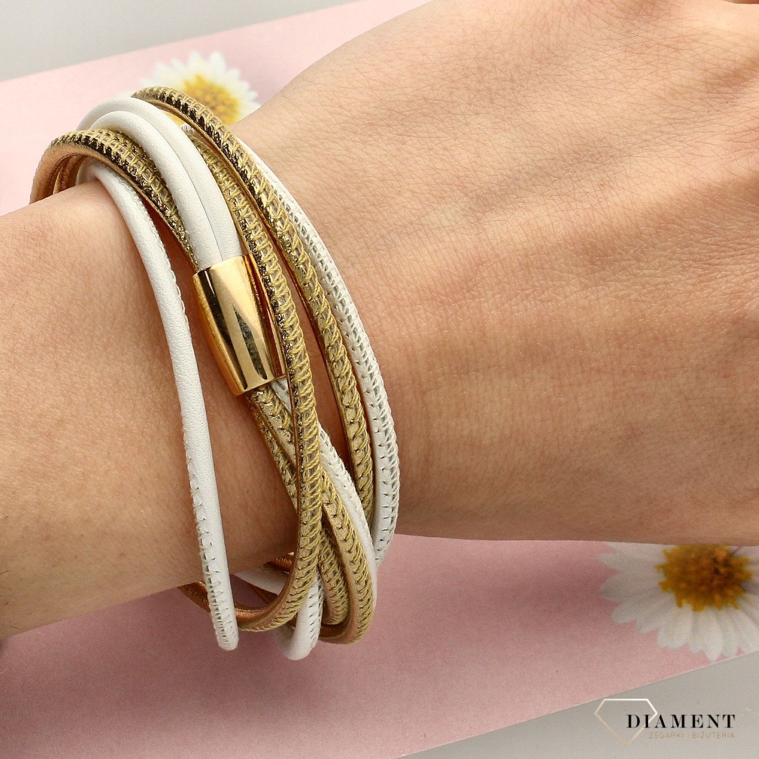 Modna bransoletka damska skórzana w idealnych kolorach. Pięknie ozdobi nadgarstek kobiety. Idealne na prezent dla mamy (1).jpg