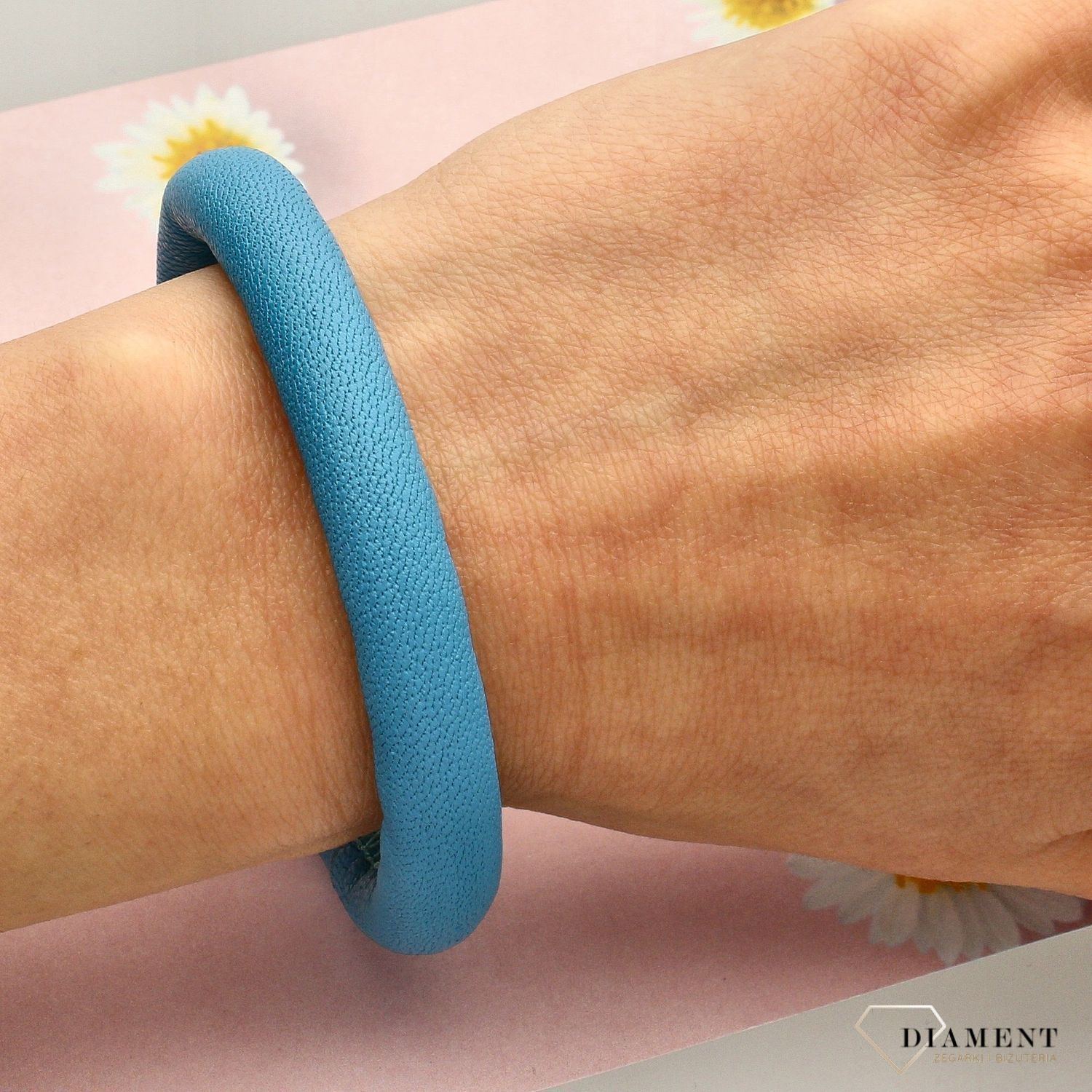 Bransoletka damska skórzana kolor niebieski BRA-000000-642-INNE (1).jpg