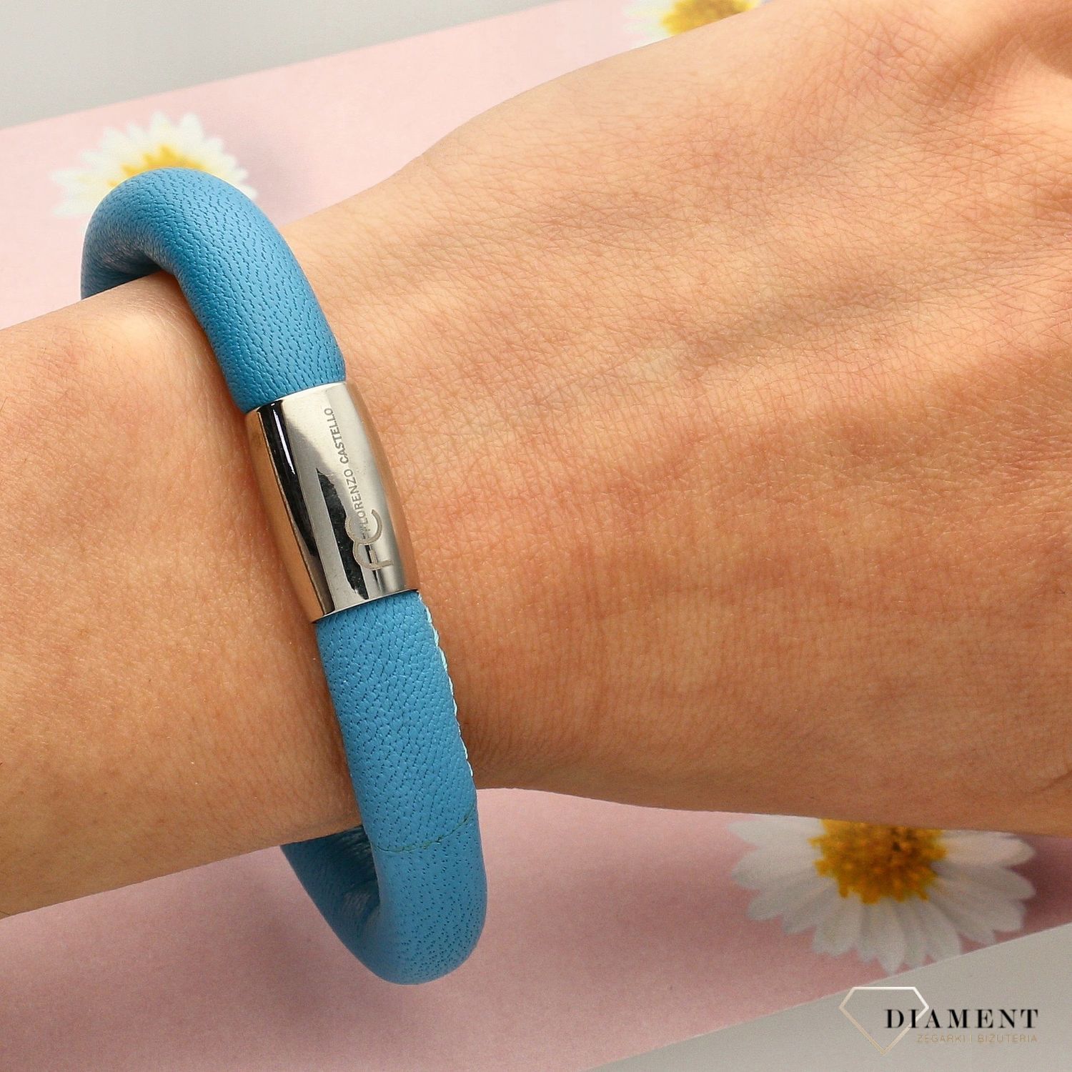 Bransoletka damska skórzana w pięknym niebieskim kolorze to świetny dodatek do wielu stylizacji. Piękna bransoletka na prezent dla kobiety (1).jpg
