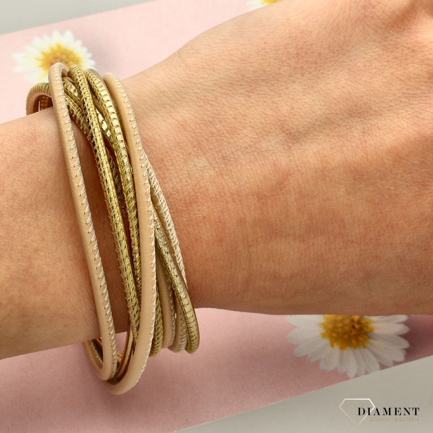 Bransoletka damska ze skóry naturalnej z bardzo eleganckim zapięciem na magnes (1).jpg