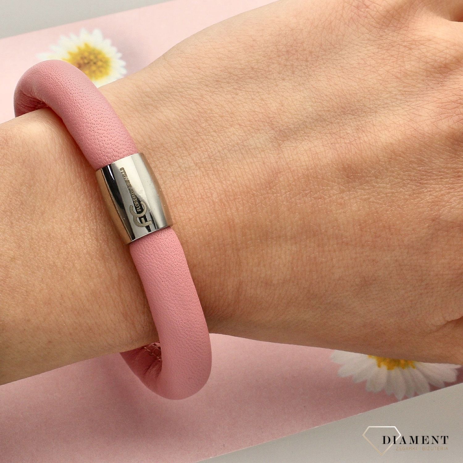 Bransoletka damska skórzana kolor pudrowy róż BRA-000000-651-INNE (1).jpg