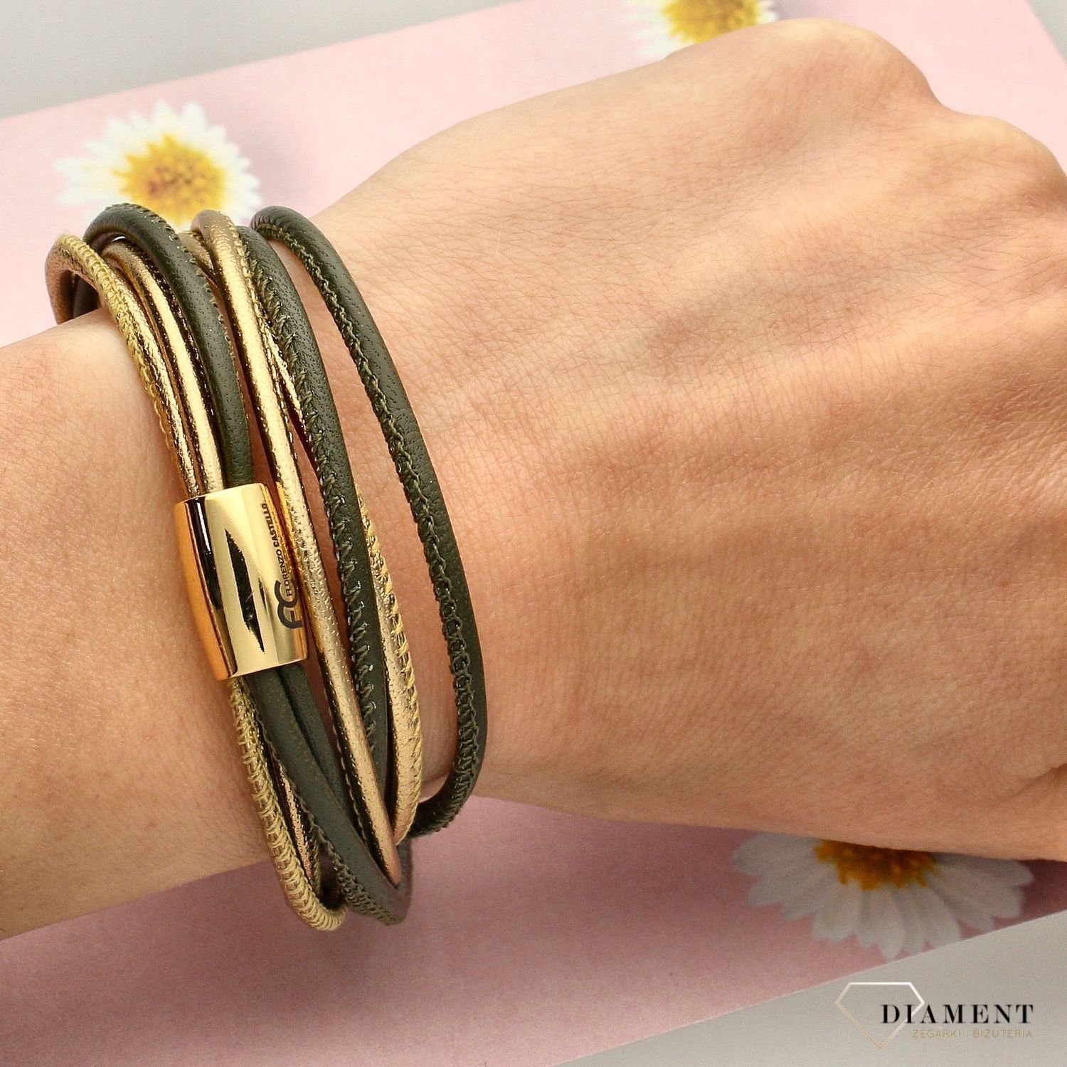 Bransoletka damska to świetny dodatek do stylizacji.jpg