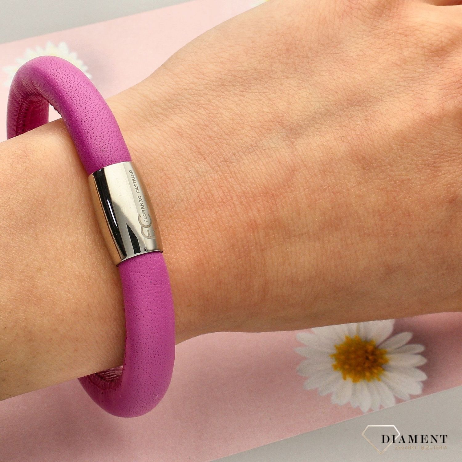 Piękny kolor fuksji w bransoletce skórzanej to świetny pomysł na prezent. Świetny dodatek pasujący do wielu stylizacji (1).jpg