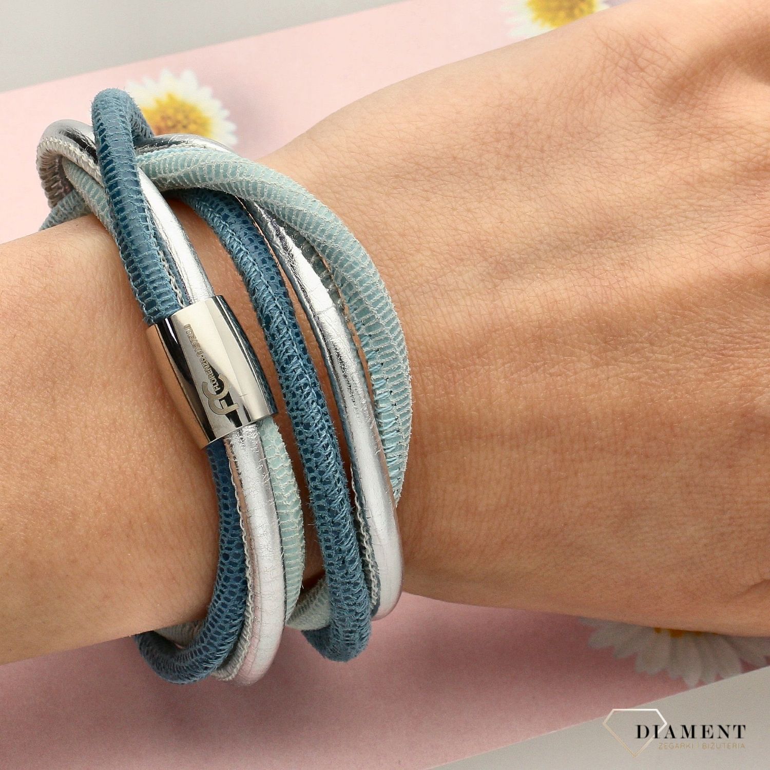 Bransoletka damska skórzana kolor niebieski BRA-000000-659-SKÓRA (1).jpg