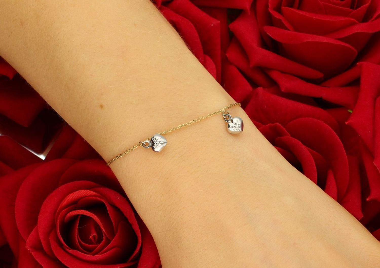 Bransoletka złota z serduszkami wiszącymi pr 333, BRA-000000-696-333 Złota bransoletka wykonana z 8 karatowego żółtego złota. Bransoletka to idealny pomysł na prezent1.jpg