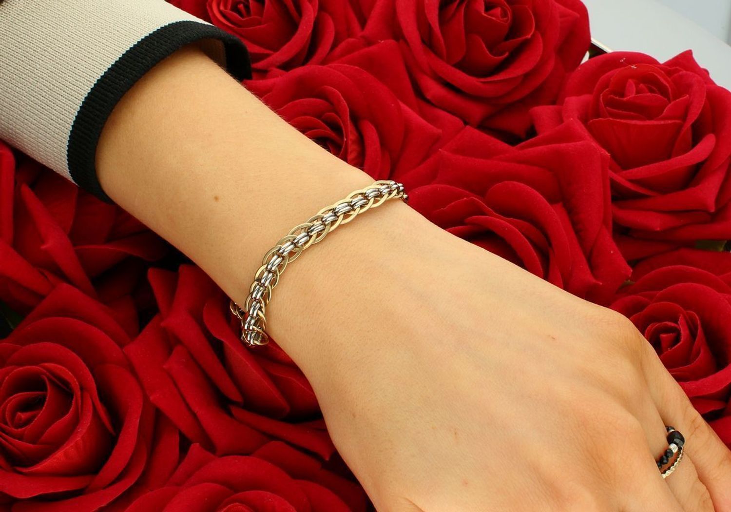 Złota bransoletka we wzorze owalnej pancerki ozdobionej splotem z białego złota BRA-000000-699-333. Złota bransoletka wykonana z 8 karatowego żółtego złota. 1.jpg