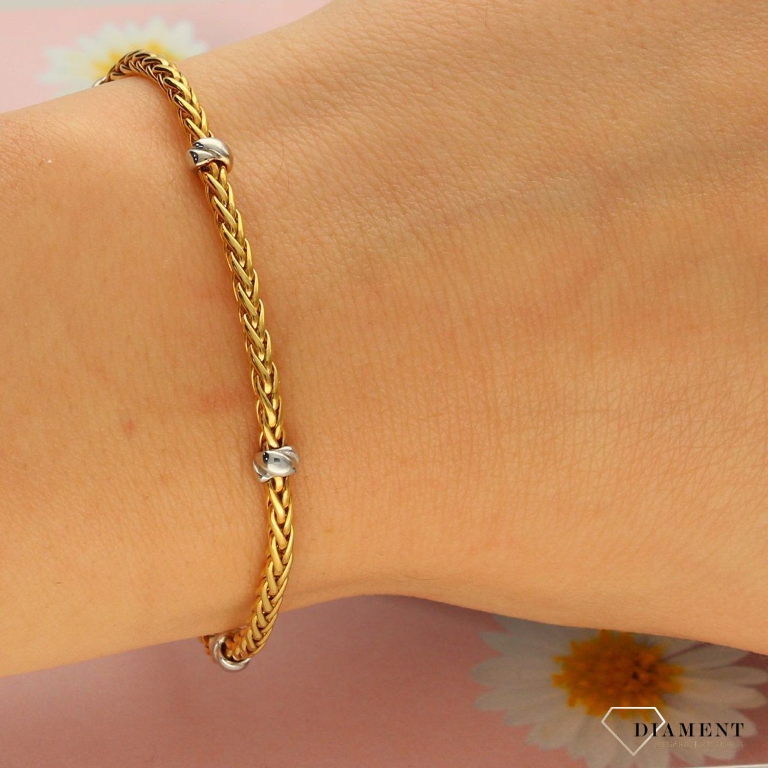 Złota bransoletka 585 z białym złotem 'Bezpieczna przestrzeń' (1).jpg