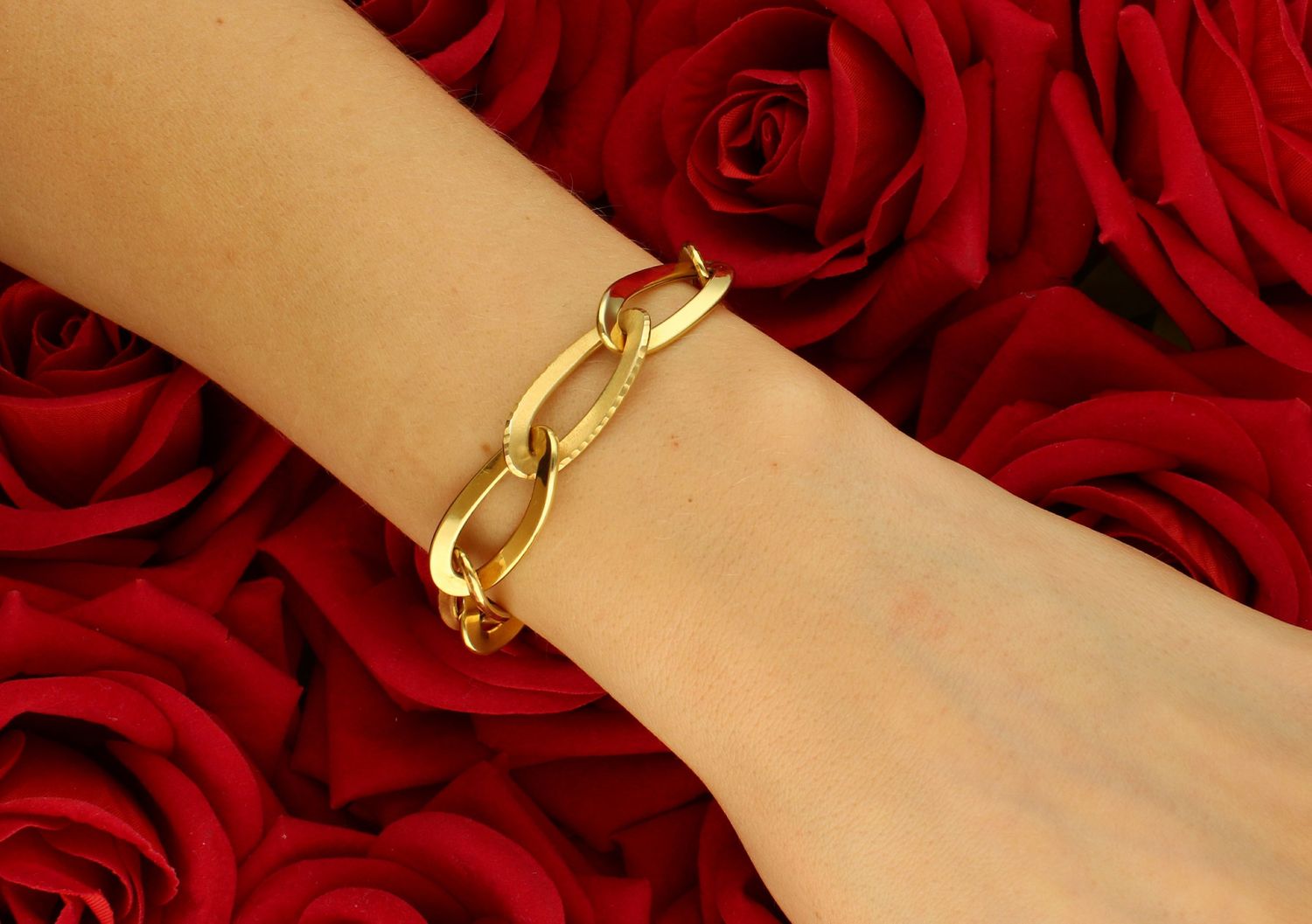 Bransoletka 585 złota mat i blask BRA-000000-756-585 o oryginalny splot bransoletki wykonanej z 14-karatowego żółtego złota. matowe ogniwka łączą się z gładkimi tworząc ciekawą całość11.jpg