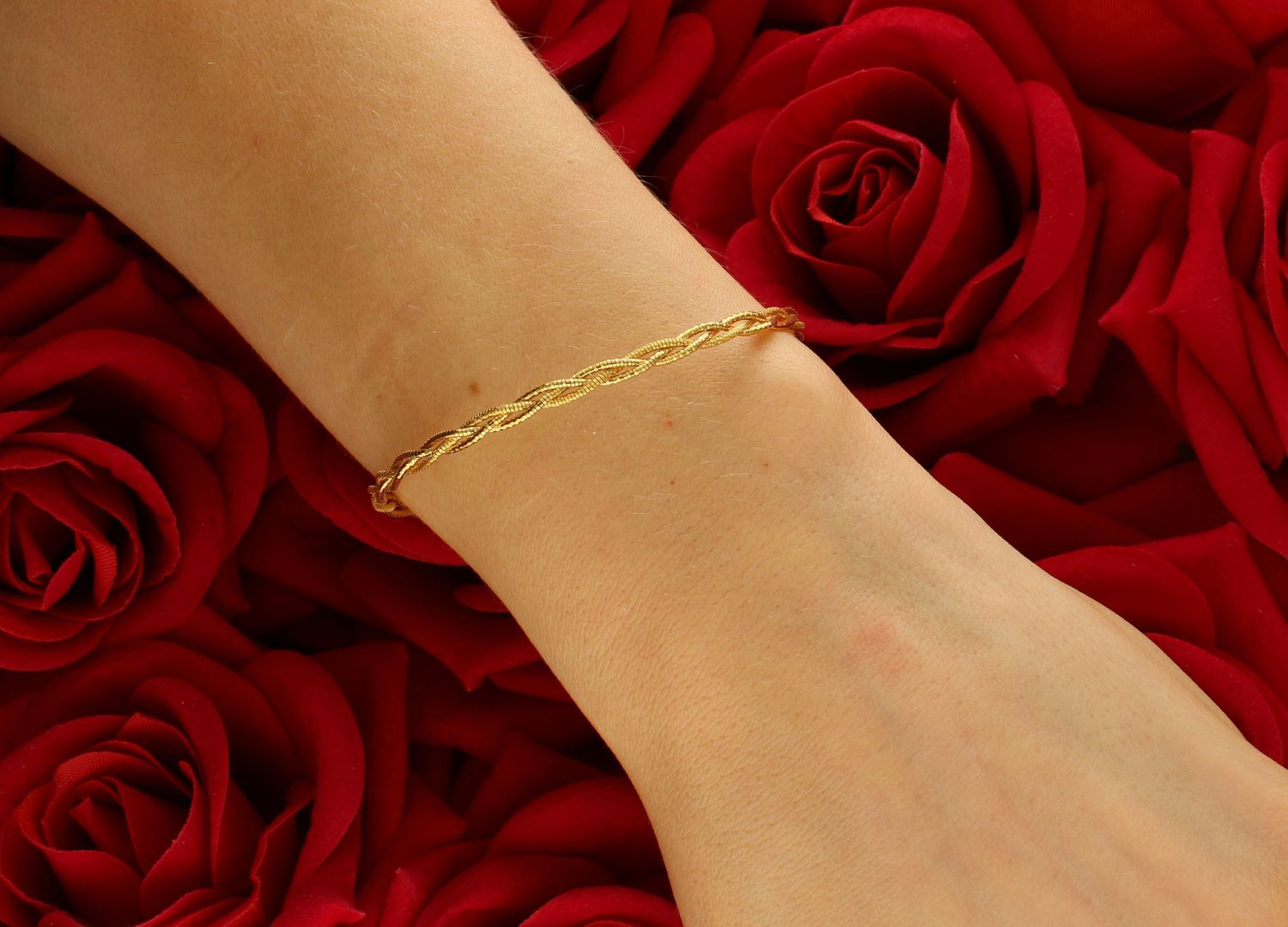 Bransoletka złota pleciony w warkocz pr 585, BRA-000000-773-585 Ponadczasowa, klasyczna biżuteria, w której harmonijne wzory wspaniale łączą się z blaskiem żółtego złota. Nowoczesny splot w 1.jpg