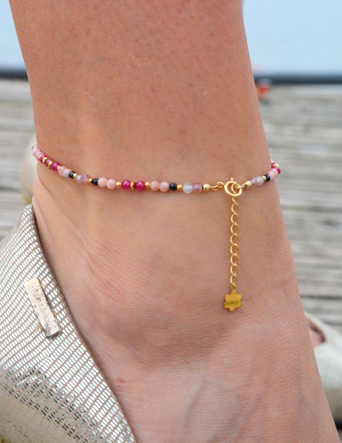 Bransoletka damska z rubinem, kryształem górskim i turmalinem. Kamienie naturalne, srebro 925, pozłacane koraliki. Idealna na prezent. Długość 23+3 cm.1.jpg