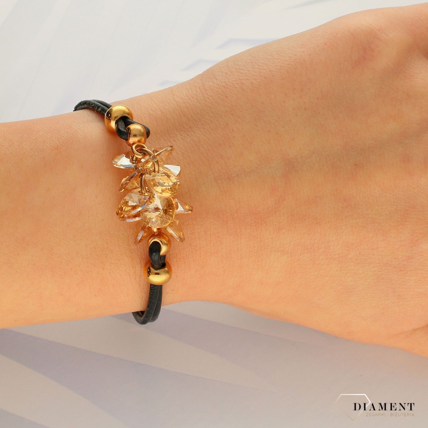 Damska bransoletka na rzemyku z połyskującymi kryształkami BRAILOV504703500 (1).jpg