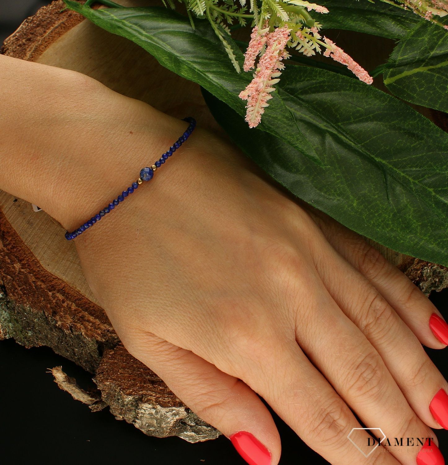 Oceanicznie niebieski kolor apatytu napełni Cię energią i wewnętrzną motywacją do działania. Polecana dla osób, które noszą w sobie niezrealizowane marzenia. Only to siła i moc tylko jednego kamieni.jpg