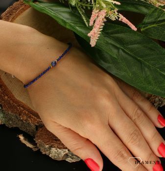 Bransoletka z naturalnego kamienia lapis lazuli, który sprzyja rozwojowi naszej duchowości i mądrości, pozwala spojrzeć na świat spokojnie, z dystansem. Przynosi jasność umysłu, dzięki czemu jego noszenie przydaje s.jpg