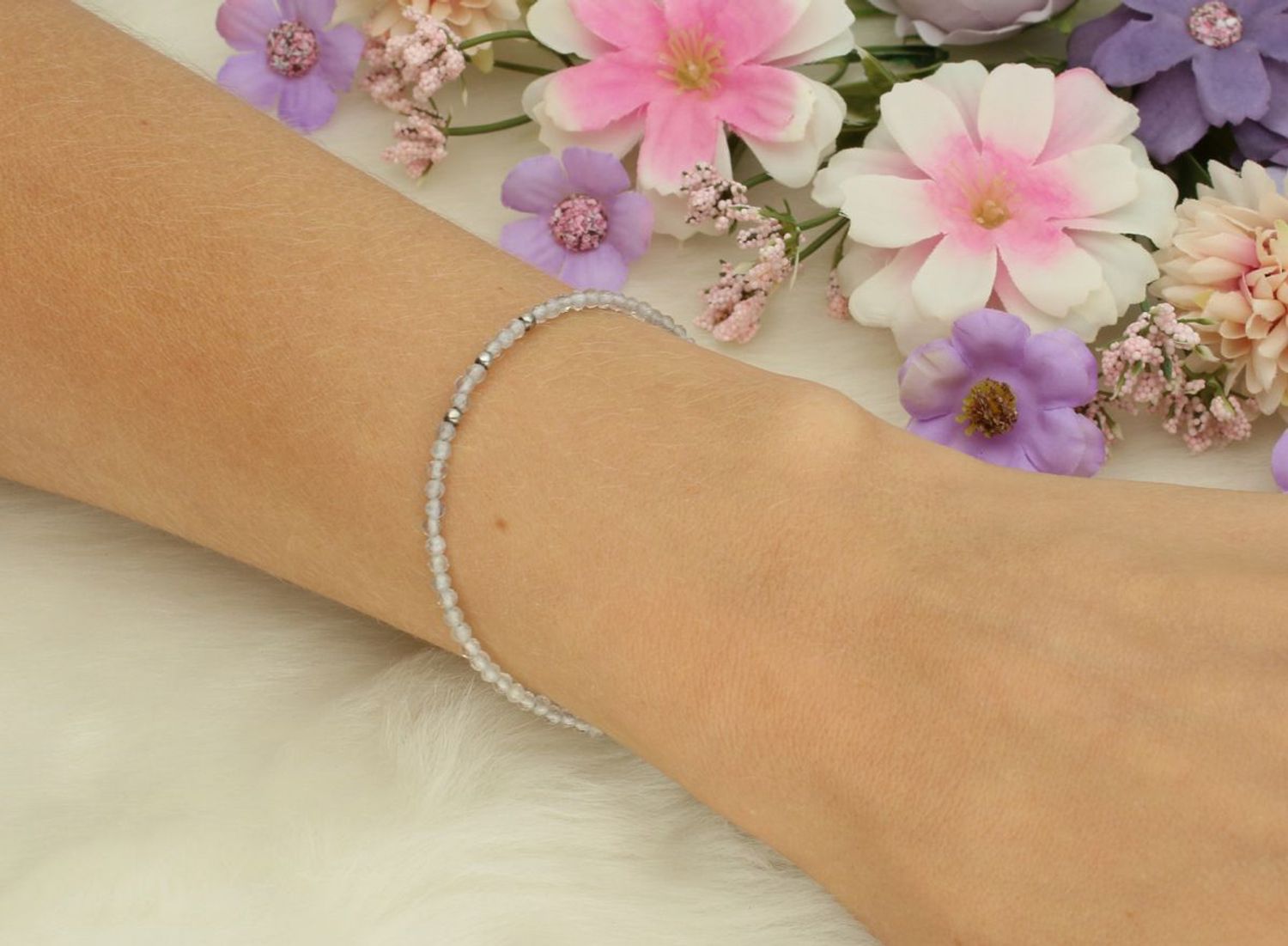 Bransoletka srebrna LEMONIQ BS3007v21 z kamieniami naturalnymi – labradorytem. Długość 17 cm, zapięcie na karabińczyk. Subtelna, kobieca i idealna do codziennych stylizacji.1.jpg