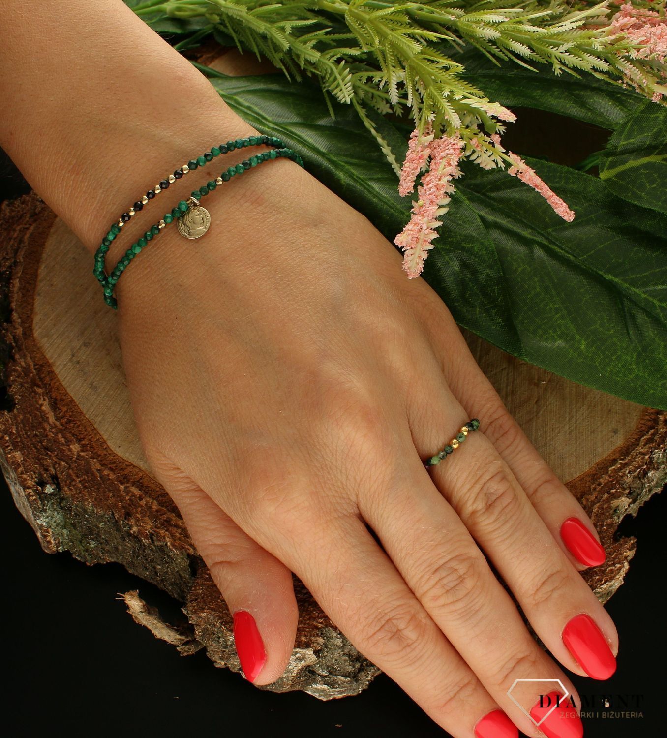 Bransoletka z naturalnego kamienia Malachit. Malachit to kamień uznawany za talizman miłosny, więc idealnie sprawdzi się jako prezent dla siebie lub dla bliskiej osob.jpg