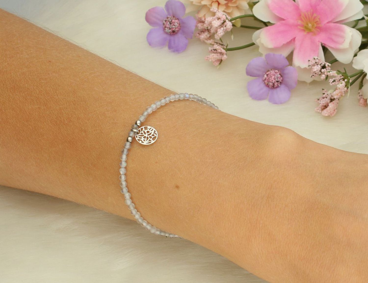 Bransoletka srebrna LEMONIQ BS3044v50 z labradorytem i ażurowym kółkiem. Długość 18 cm, zapięcie na karabińczyk. Stylowa, naturalna biżuteria idealna na prezent.1.jpg