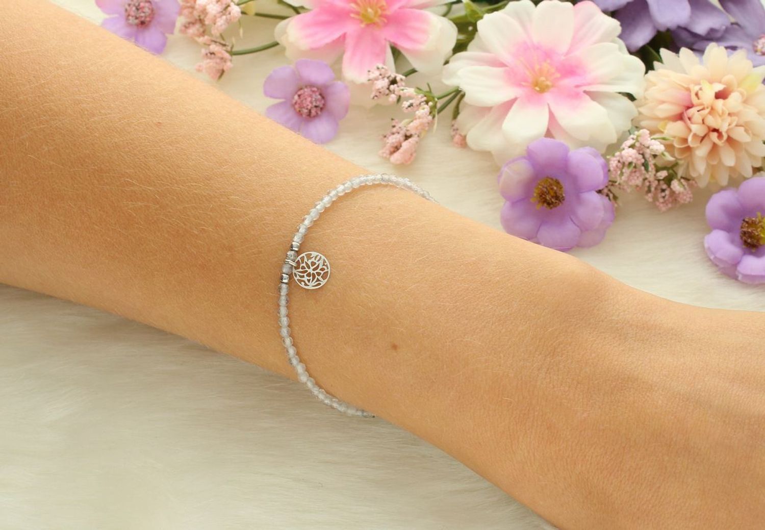 Bransoletka srebrna LEMONIQ BS3044v50 z labradorytem i ażurowym kółkiem. Długość 18 cm, zapięcie na karabińczyk. Stylowa, naturalna biżuteria idealna na prezent.1.jpg