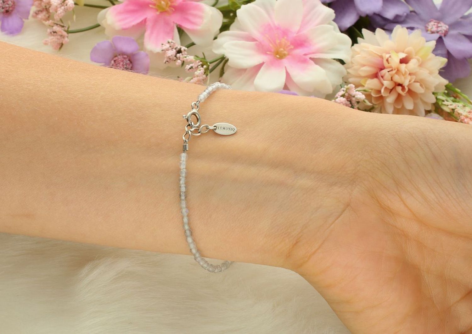 Bransoletka srebrna LEMONIQ BS3044v50 z labradorytem i ażurowym kółkiem. Długość 18 cm, zapięcie na karabińczyk. Stylowa, naturalna biżuteria idealna na prezent.1.jpg