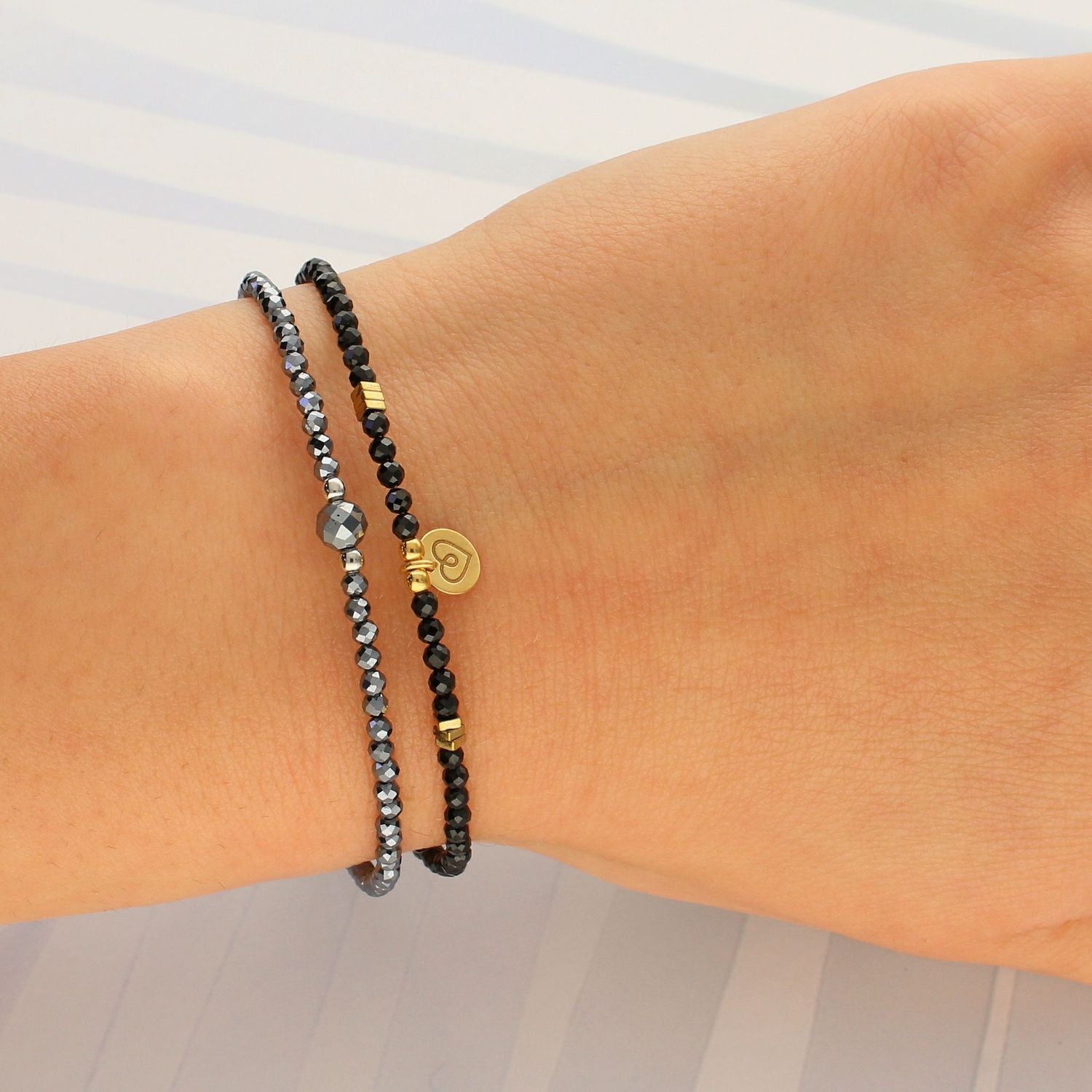 Bransoletka damska kamienie naturalne spinel, hematyt BS3044v51 ze złotymi dodatkami (1).jpg