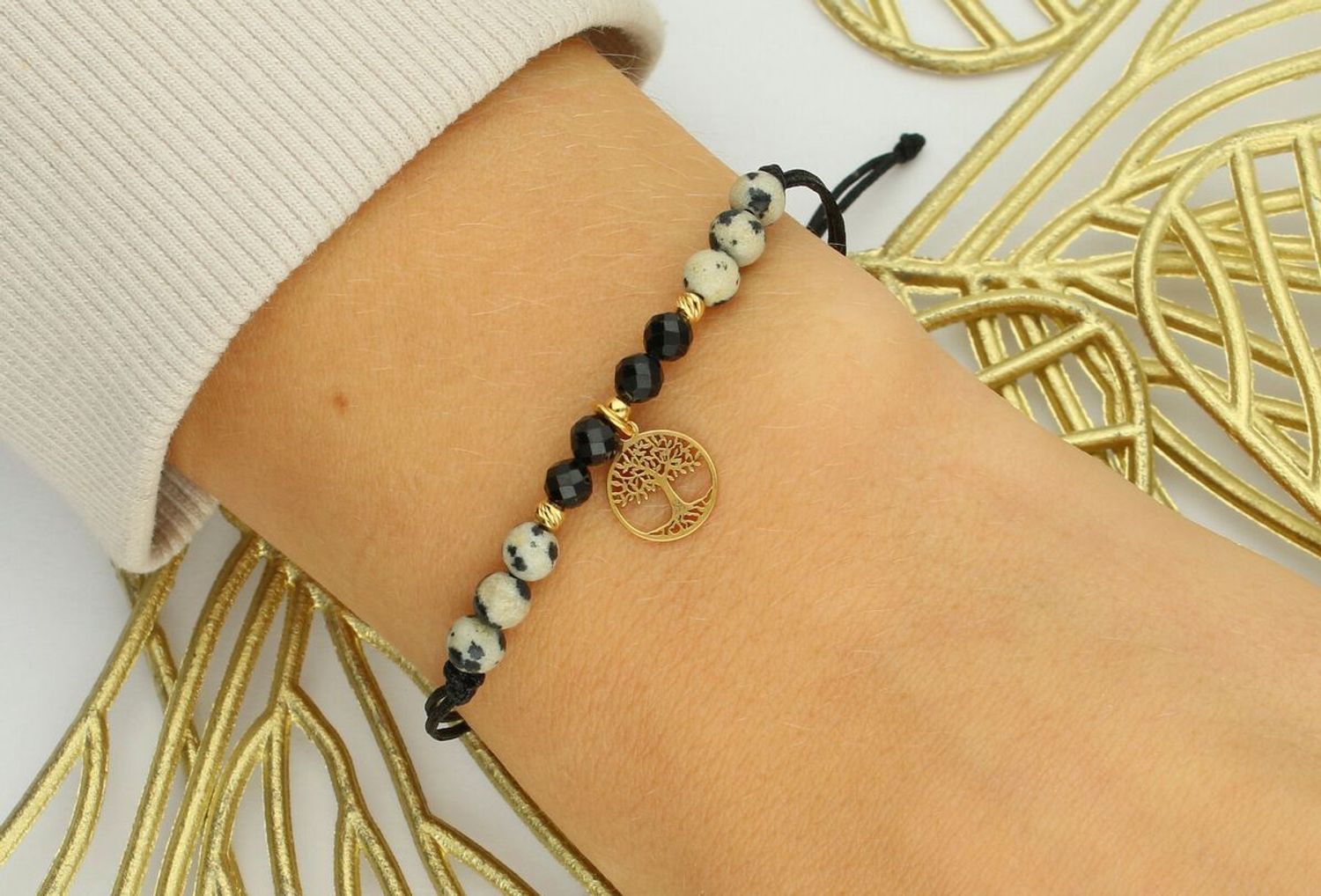 Elegancka bransoletka damska ze srebra próby 925 pozłacana, na czarnym sznurku z zawieszką drzewko szczęścia. Ozdobiona naturalnymi kamieniami jaspis i turmalin 1,70 g. 1.jpg
