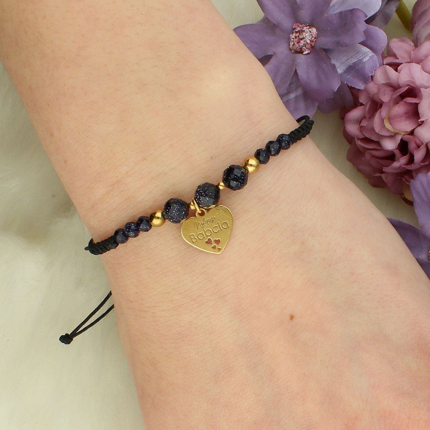 Bransoletka na czarnym sznurku z sercem „Najlepsza Babcia” – srebro pozłacane, Noc Kairu.jpg